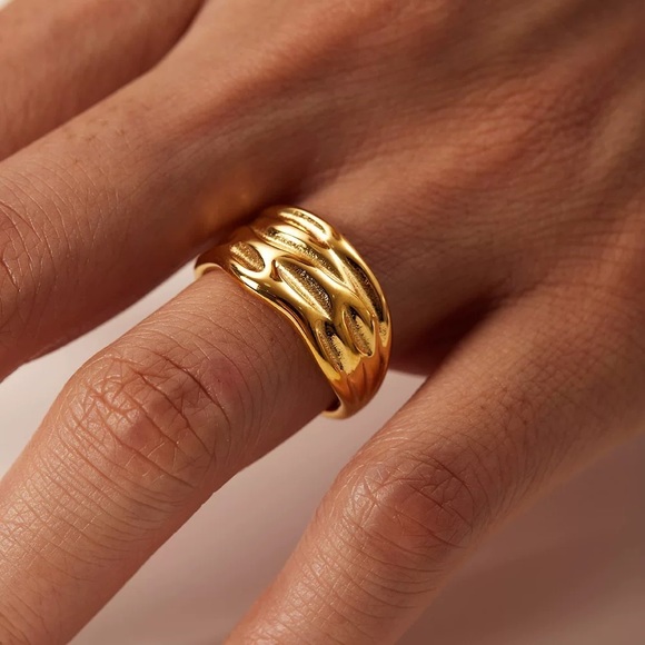 Gold ring, statement gold ring, minimalist gold ring, stacking gold ring - Picture 3 of 6